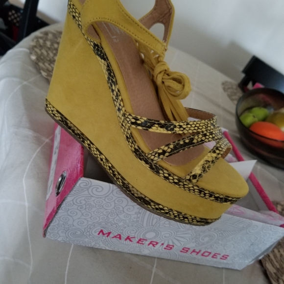 Tie up leg wedge sandals - Picture 2 of 2